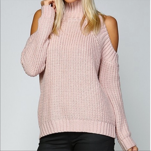 Beautiful cold shoulder sweater - Picture 7 of 7